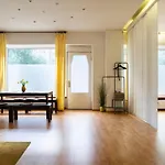 Cosy 2 Bedroom Apartment for 8 in Berlin Neukölln