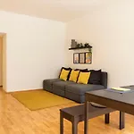 Cosy 2 Bedroom Apartment for 8 in Berlin Neukölln