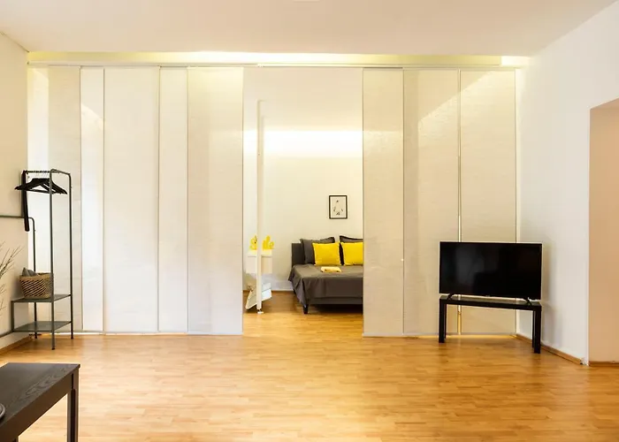 Cosy 2 Bedroom Apartment for 8 in Berlin Neukölln
